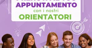 Immagine con ragazzi che guardano siti web