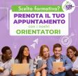 Immagine con ragazzi che guardano siti web